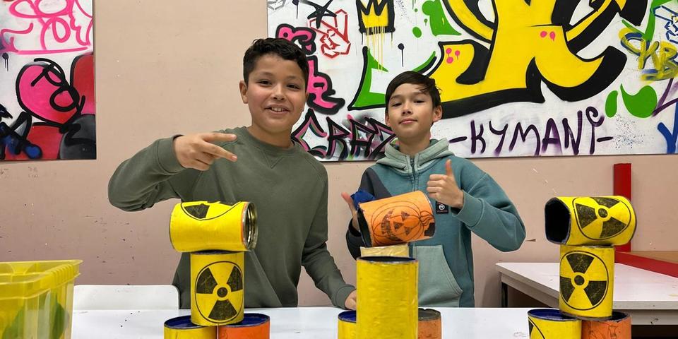 2 leden van het Junior Team begeleiden een Vlaamse Kermis